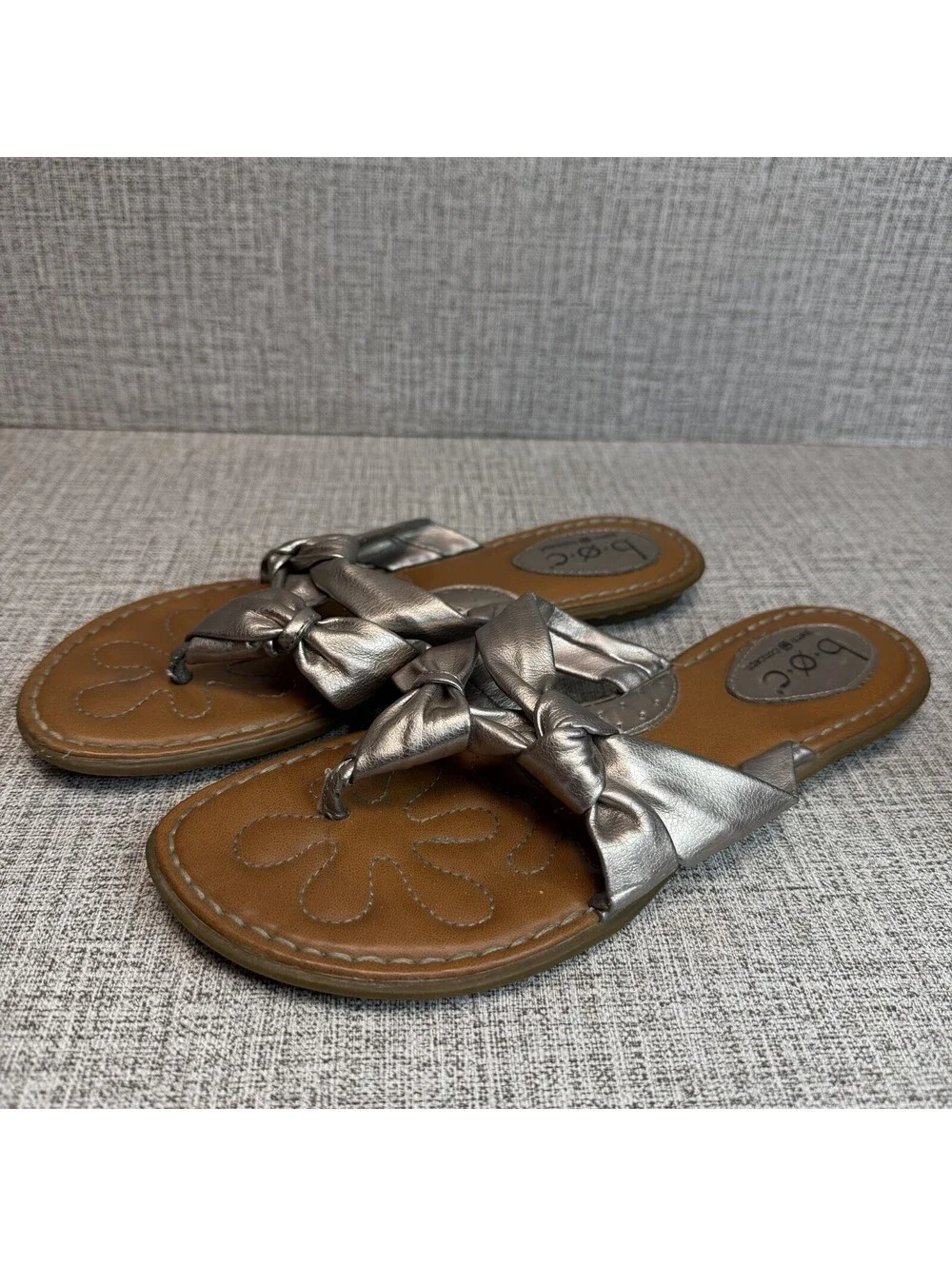 b.o.c. Born Concept Sandals Womens Sz 8 Pewter Metallic Knotted Thong Flip Flops